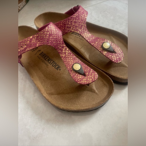 Birkenstock gizeh python pattern pink new with tags